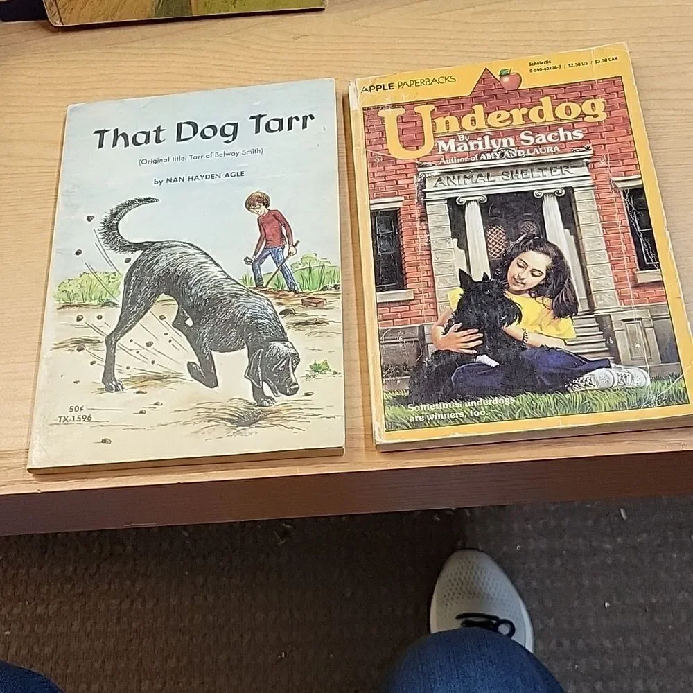 Dogs & Puppy Tales - 8 paperback books about dogs‎
